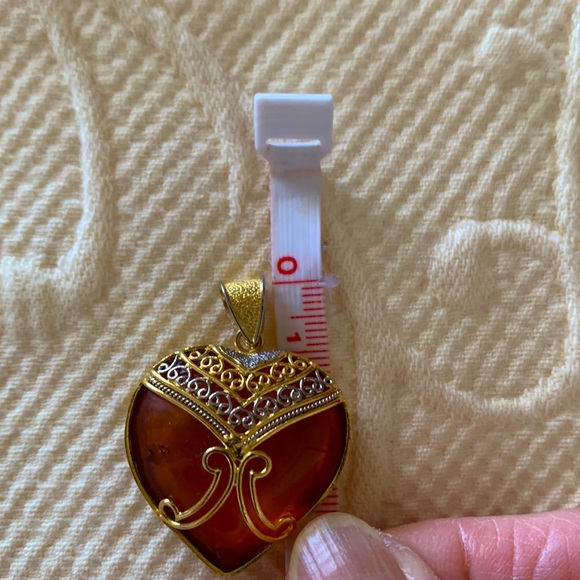 Austrian amber heart shaped with mosquito sized imprint - set in 22 K gold - Picture 7 of 10